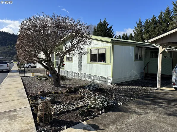 68 NE Danita Ln, Roseburg, OR 97470