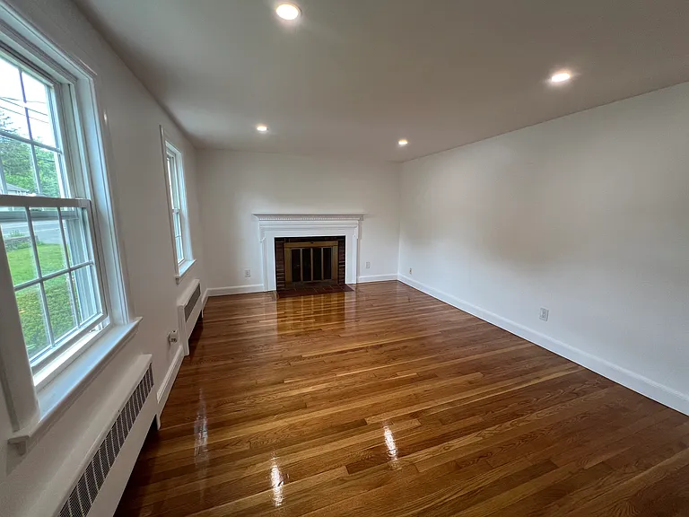 287 Main St — Photo 2