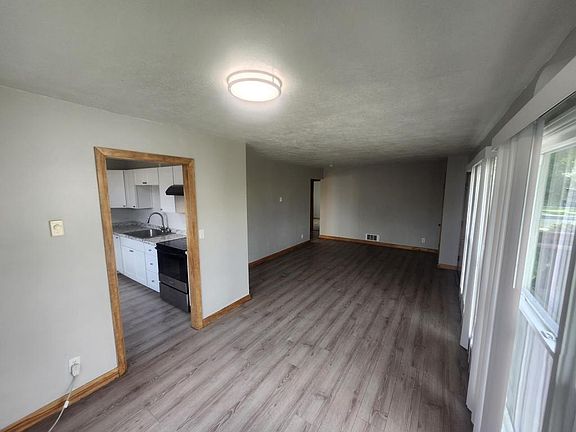 3rd image of 23 3rd St