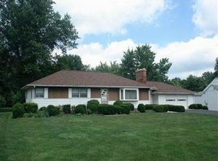 6713 Seneca Rd, Mayfield Village, OH 44143