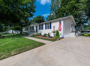 30 Tanglewood Dr, Cream Ridge, NJ 08514