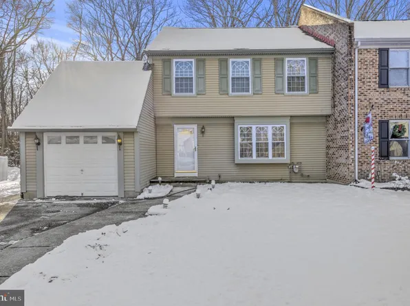 30 Oak Forest Dr, Sicklerville, NJ 08081