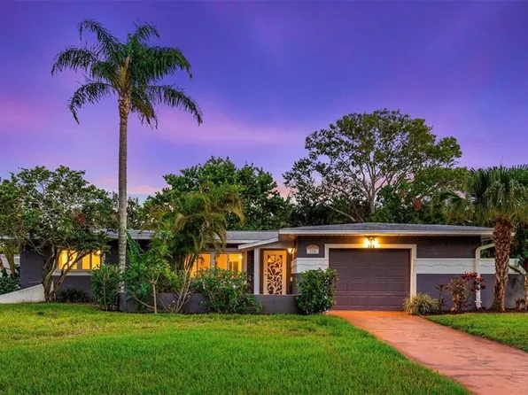 328 Bayview Dr NE, Saint Petersburg, FL 33704