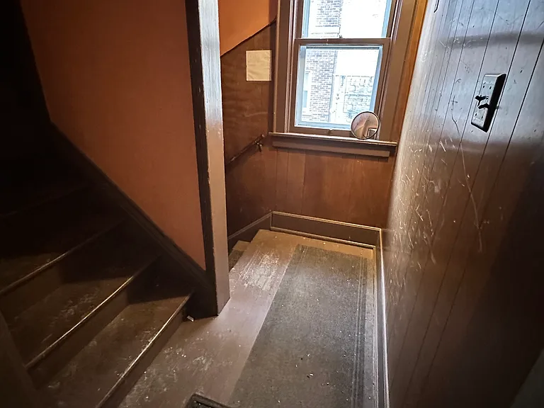 1524 N Farwell Ave — Photo 6