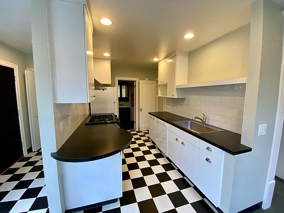 2nd image of 5511 25th Ave NE APT 2