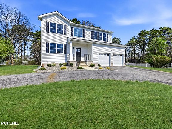 2nd image of 13 Laketree Court