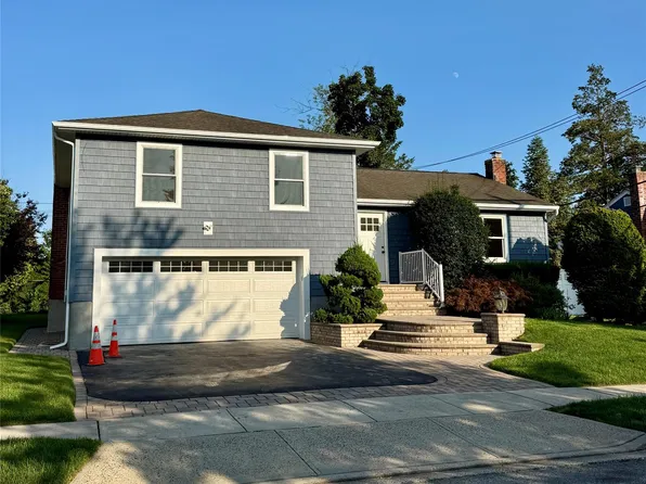12 Cranberry Lane, Plainview, NY 11803