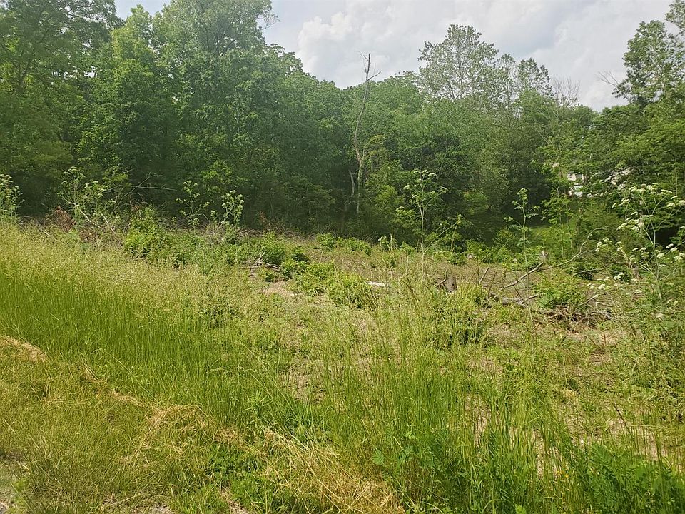 1st image of Cresthaven Dr