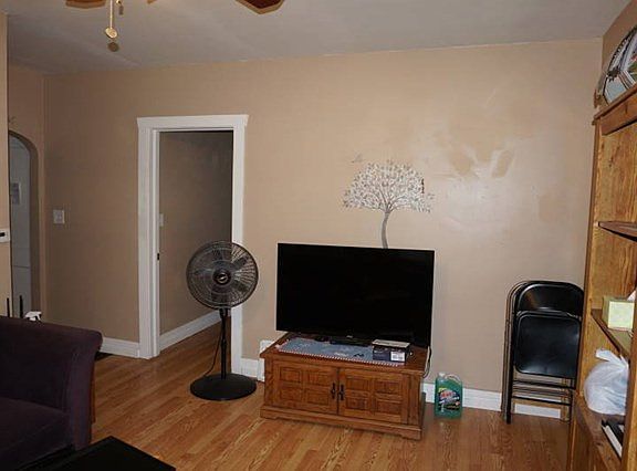 5th image of 812 W North St