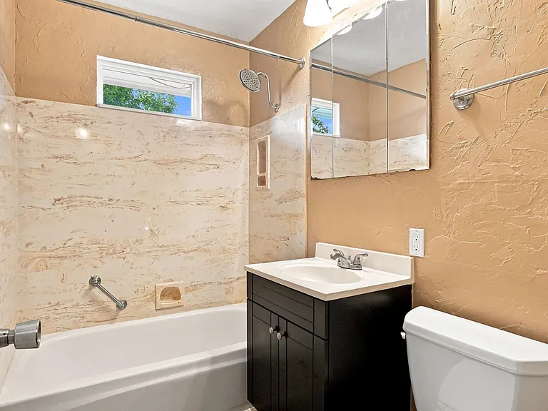 4705 S Hudson Ave — Photo 12
