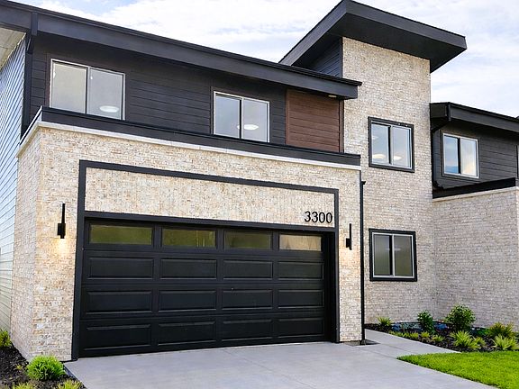 3rd image of 3300 University Blvd