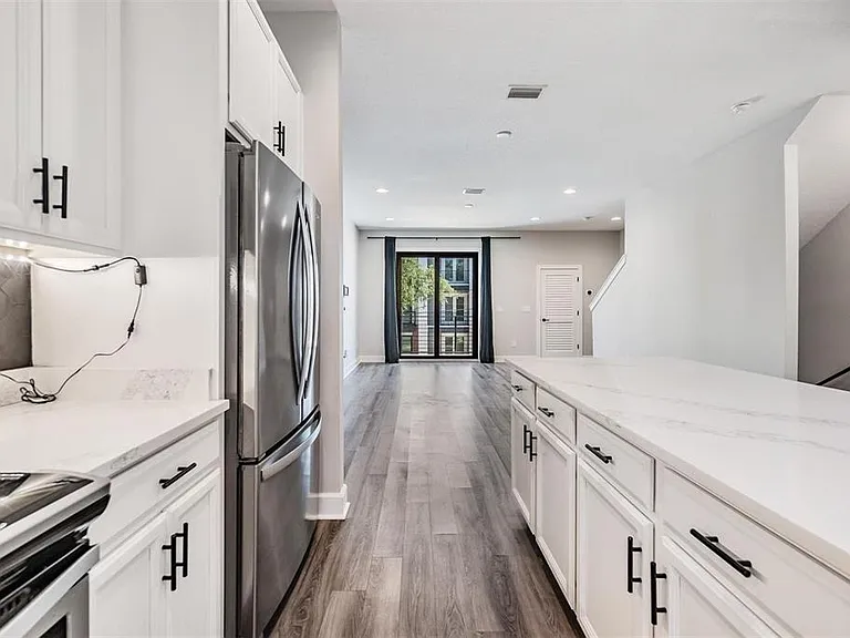 1302 W Carmen St #1 — Photo 9
