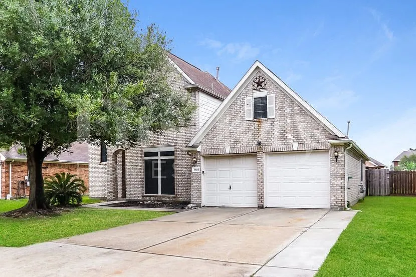 3 bed, 2.5 bath, 2032 sqft, $2,495 — Photo 2