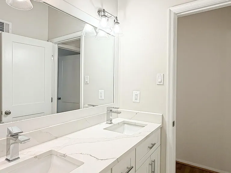 10611 Allenwood Ln — Photo 23