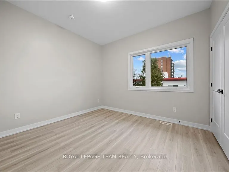 304 Lanark Ave #D — Photo 14