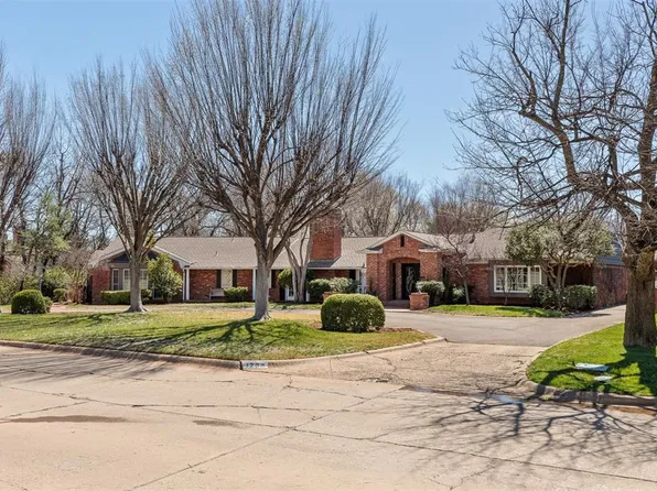 1208 Sherwood Ln, Nichols Hills, OK 73116