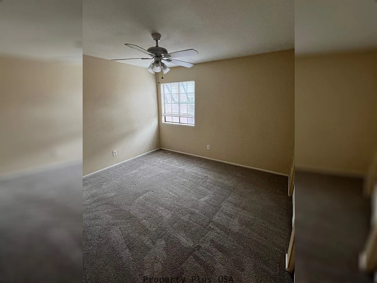 2 bed, 2.5 bath, 1072 sqft, $1,325 — Photo 3