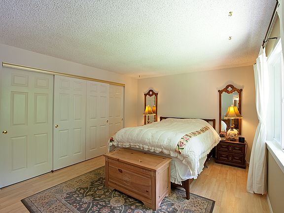 5th image of 21718 SE 32nd Pl