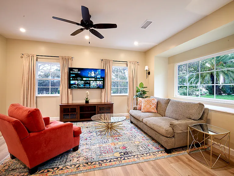 590 N Kellogg Ave — Photo 1