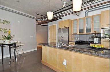 4th image of 2100 16th St Unit 213
