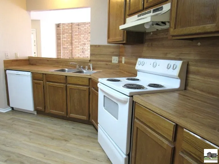 1706 Wickfield Way — Photo 7