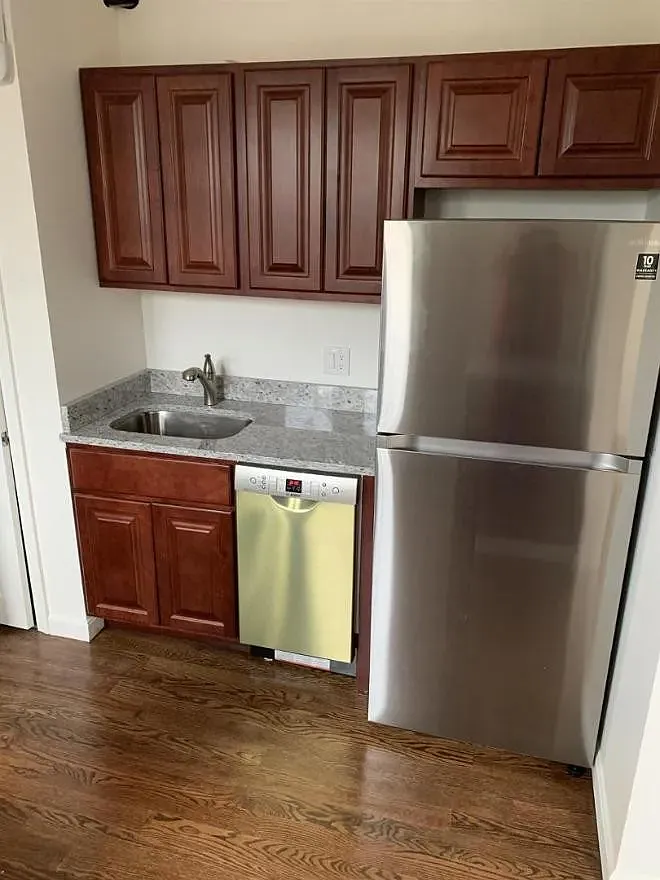 1 bed, 9999 sqft, $2,550 — Photo 1