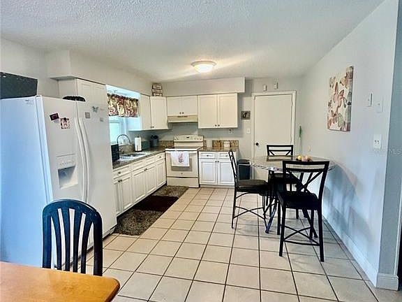 4th image of 3470 NW 16th Ave