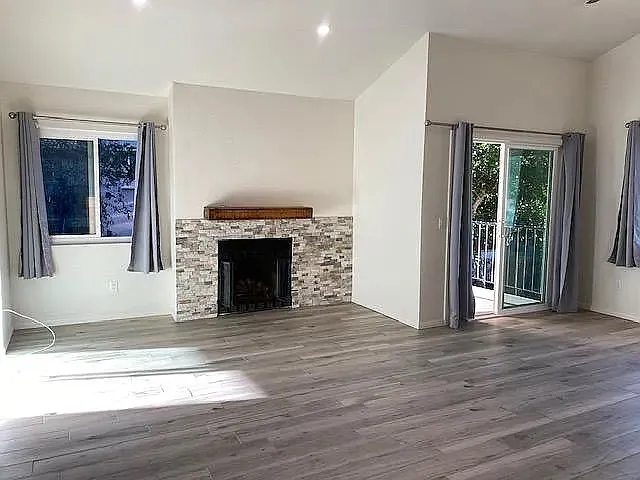 11223 Avenida De Los Lobos #D — Photo 14