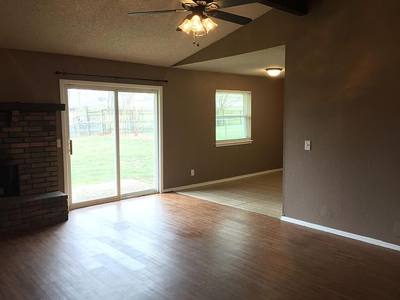 3rd image of 225 W Waco Pl