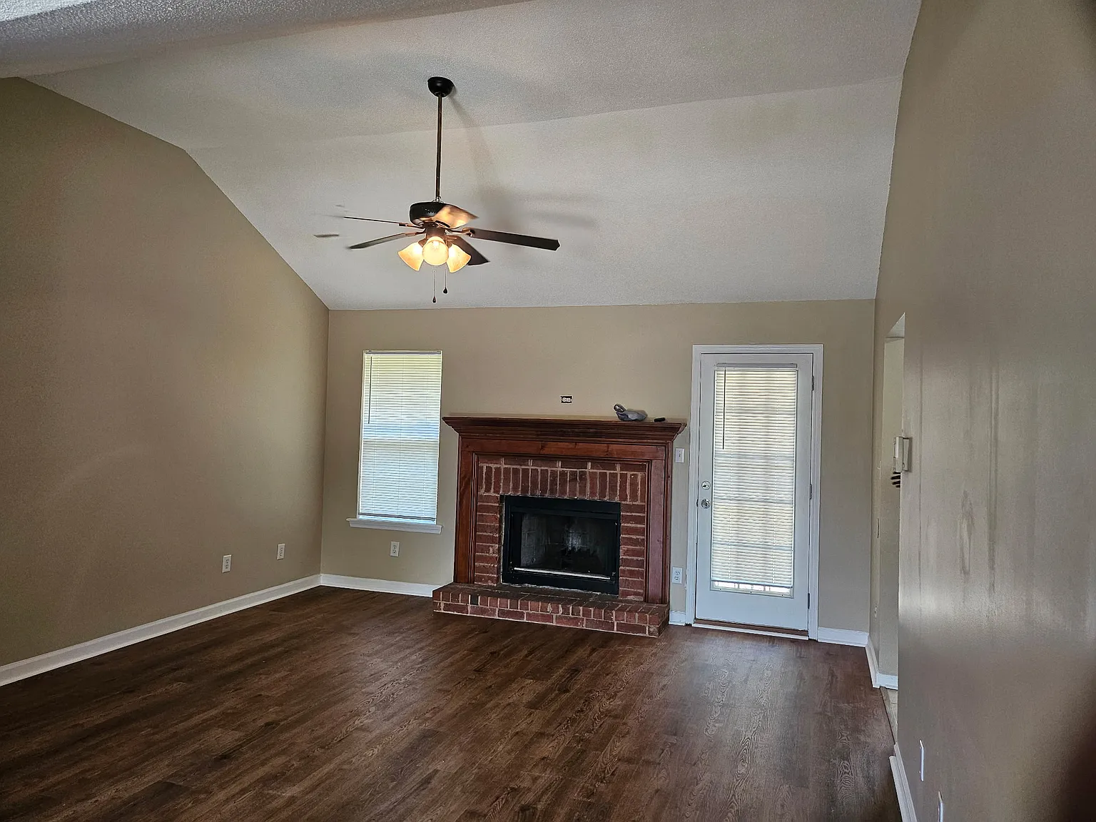 3 bed, 1345 sqft, $1,395 — Photo 2