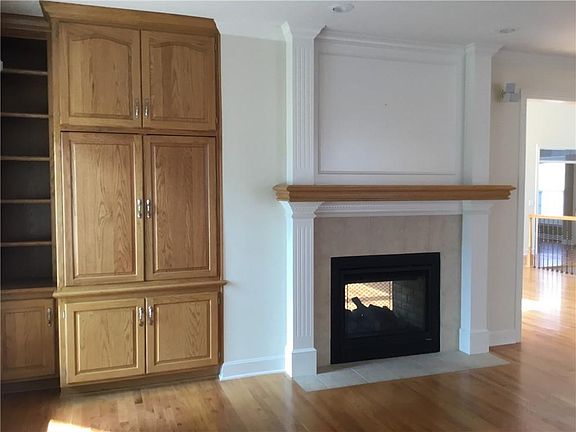 3rd image of 2928 S Brentwood Ct