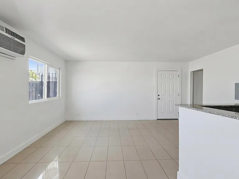 180 W New York Ave — Photo 10