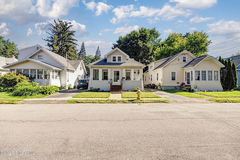 3rd image of 12 Larkin Street