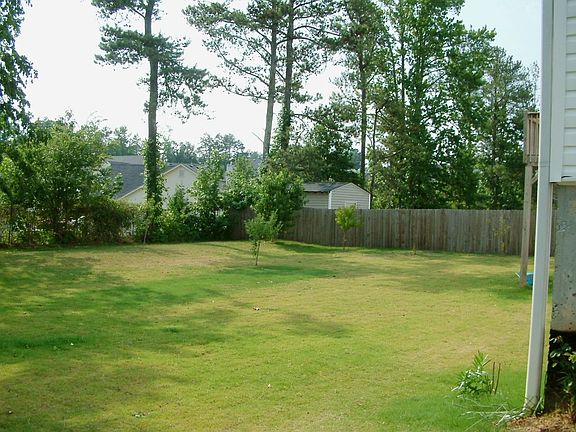 Great yard for kids/pets