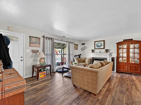 5th image of 127 Jackson Way
