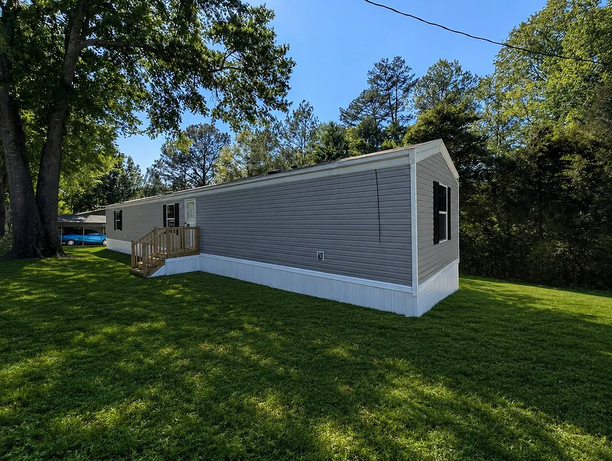 Building Photo - 100 Near Lake Cir #41