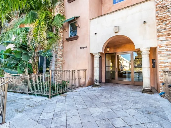 10862 Bloomfield St APT 203, North Hollywood, CA 91602
