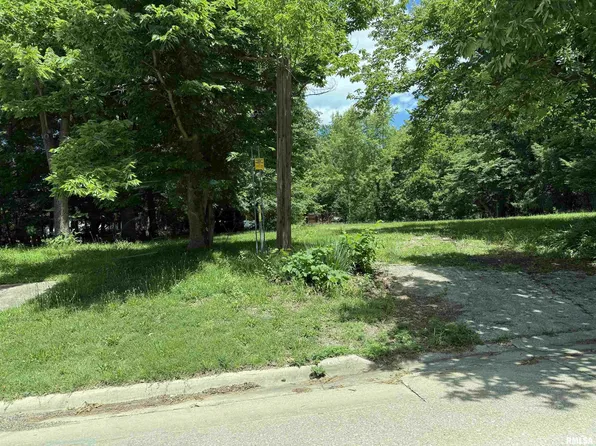 1829 Cherry Rd, Leland Grove, IL 62704