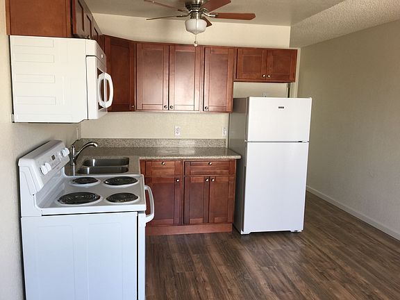Kitchen with ceiling fan & light