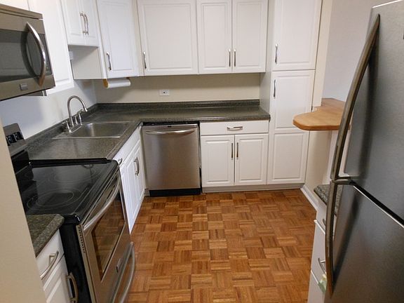 4th image of 3930 N Pine Grove Ave APT 2410
