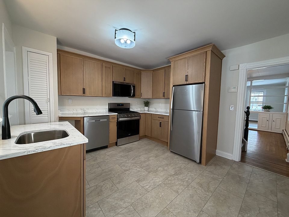 large eat in kitchen