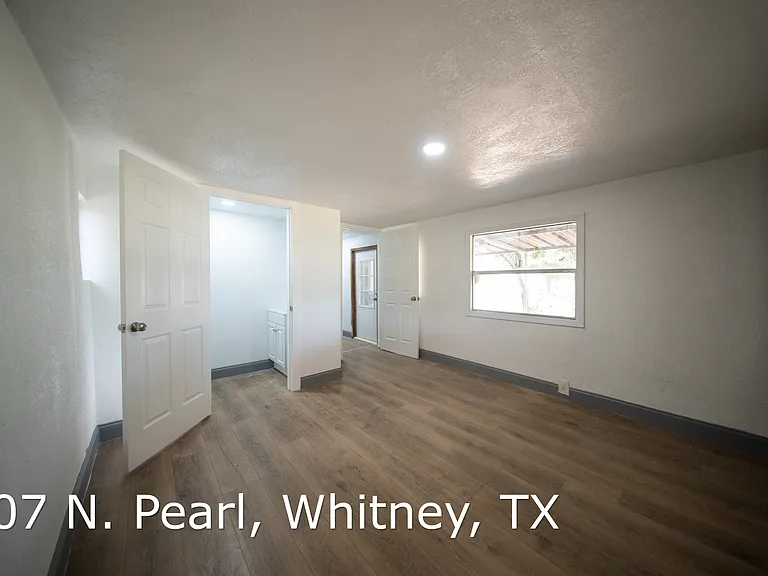 207 N Pearl St — Photo 5
