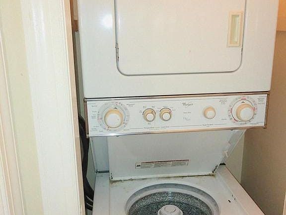 4th image of 2043 Mount Vernon St APT 1F