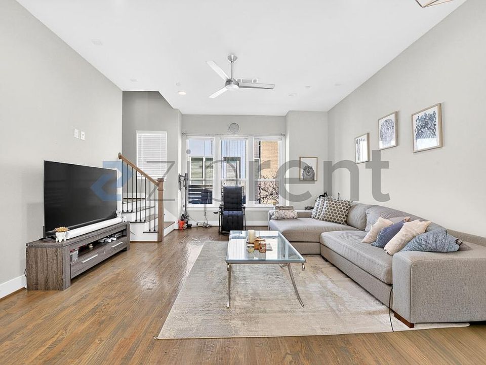 1st image of 4906 Live Oak St #3