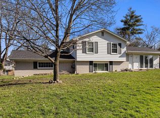 34210 Banbury St, Farmington, MI 48331