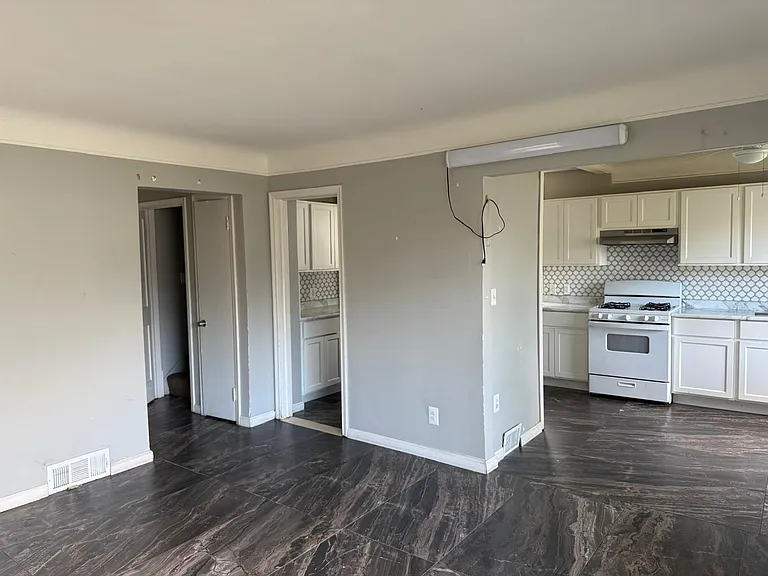7709 Grayfield St — Photo 2