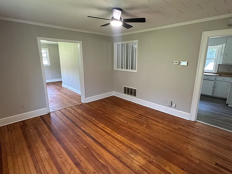 133 Ashland Rd — Photo 2