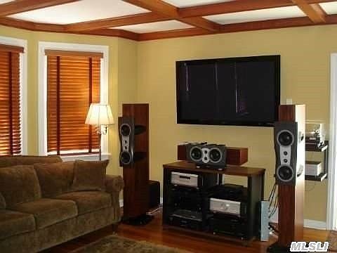 4th image of 107 Candee Ave