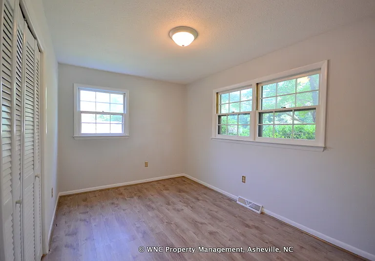 53 Tipperary Dr — Photo 7