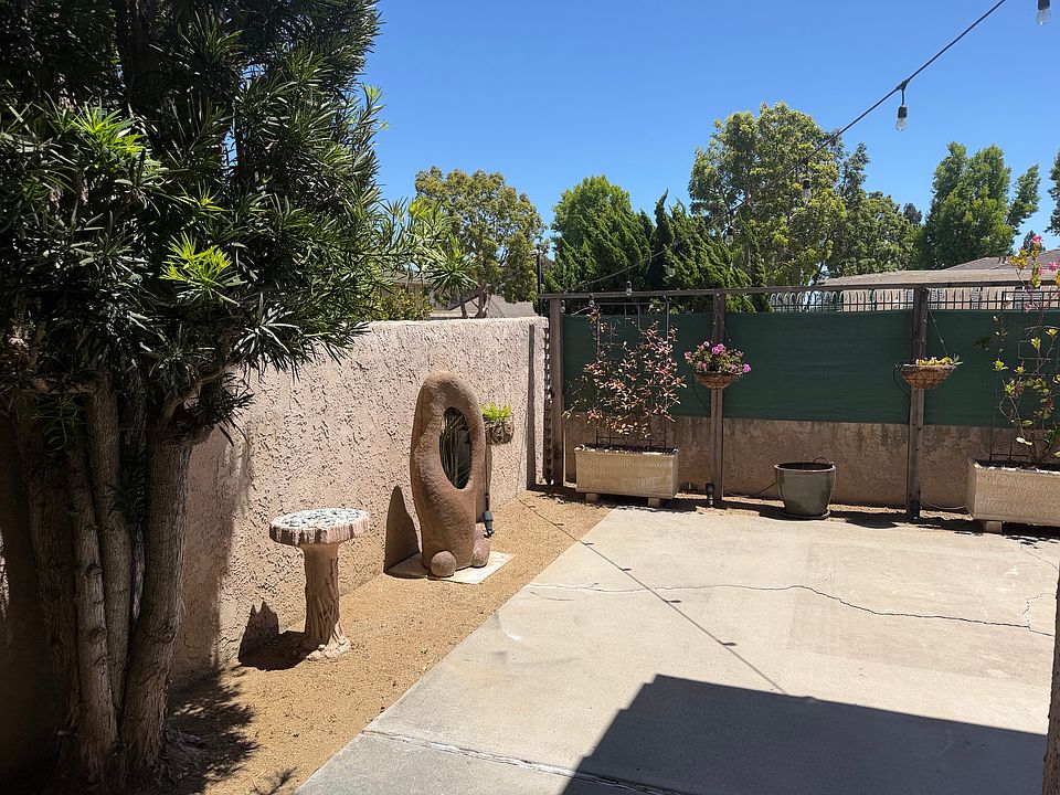 2nd image of 812 Sandberg Ln